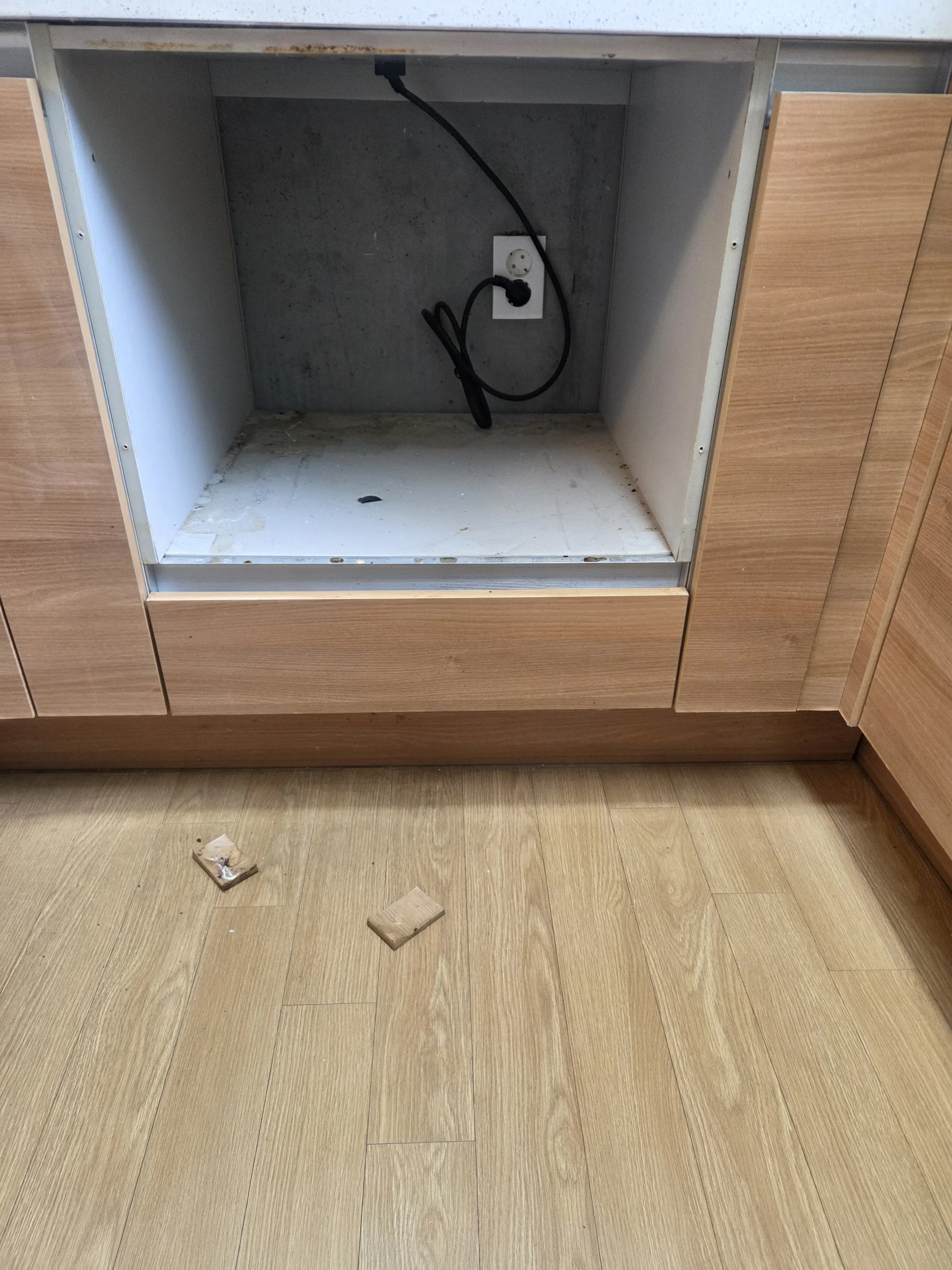 효자동 주방하부장리폼 시공 전 하부장 상태